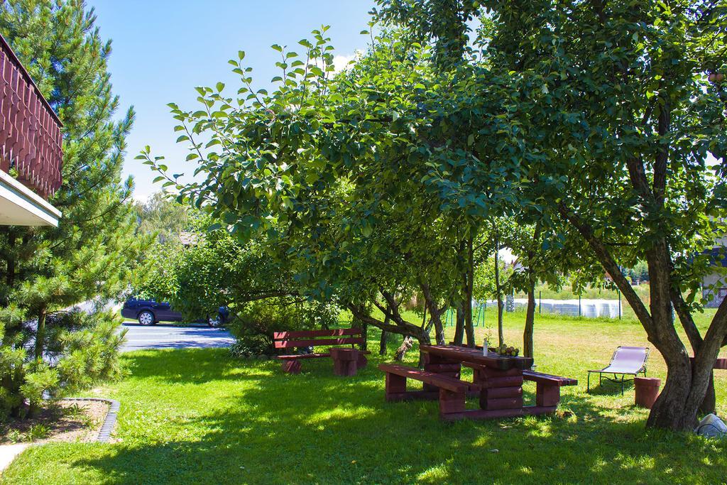 Hacjenda - Apartamenty I Pokoje Goscinne Czarna Gora Exterior photo