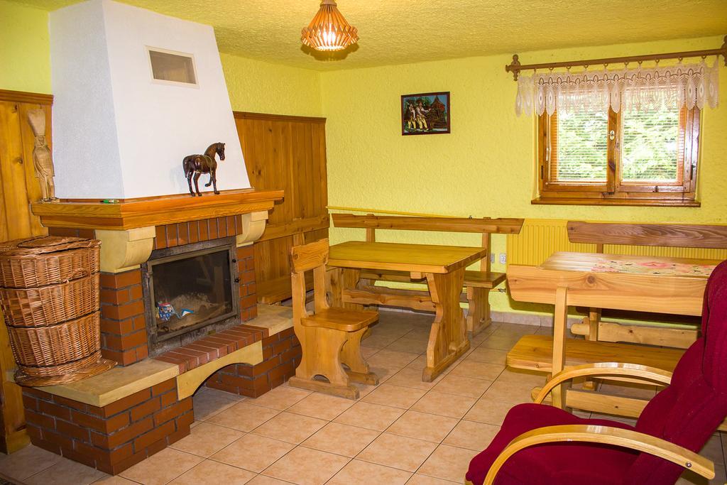 Hacjenda - Apartamenty I Pokoje Goscinne Czarna Gora Exterior photo