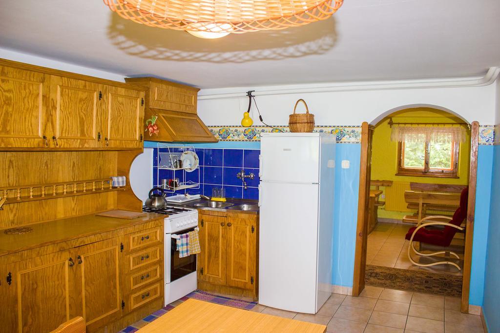 Hacjenda - Apartamenty I Pokoje Goscinne Czarna Gora Exterior photo