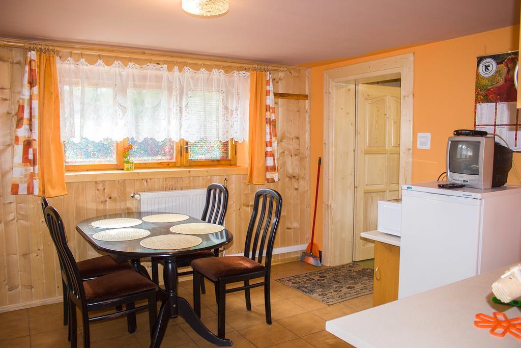Hacjenda - Apartamenty I Pokoje Goscinne Czarna Gora Exterior photo