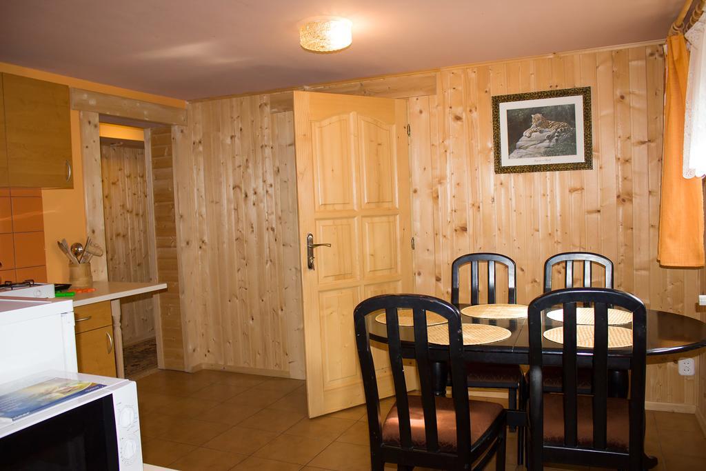 Hacjenda - Apartamenty I Pokoje Goscinne Czarna Gora Exterior photo